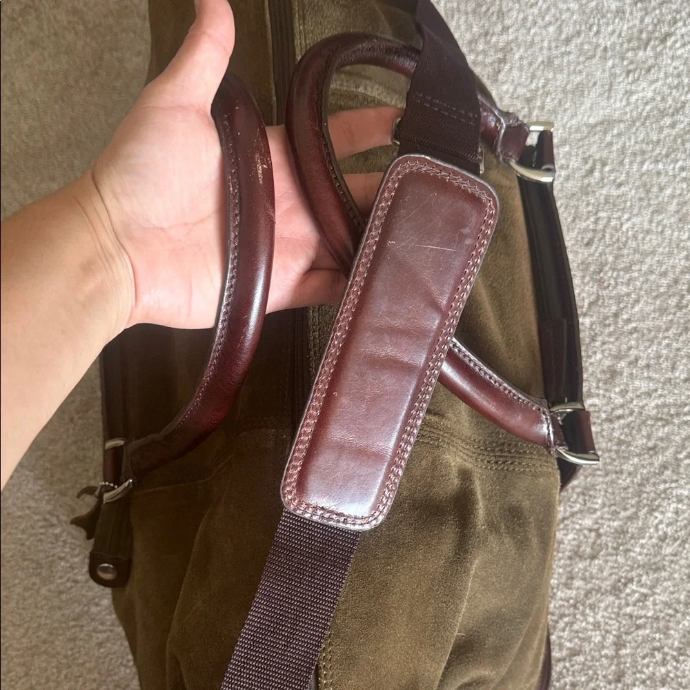 A. Giannetti Elegant Duffel Bag 🧳 - Picture 10 of 17